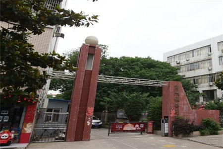 南外大型花园小区豪装大三房出售！！！